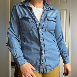 Lee Brand Women’s Medium Denim Style Button Down - Shape Illusion long Sleeve